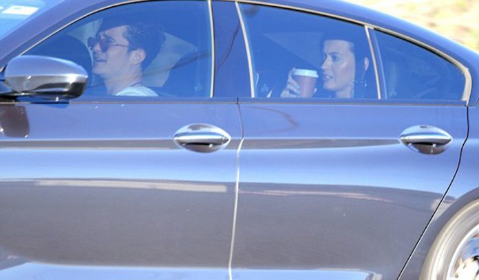 30F3FF7900000578-3436451-Celebrity_chauffeur_Orlando_Bloom_was_spotted_driving_Katy_Perry-a-9_1454888971499-copy-copy