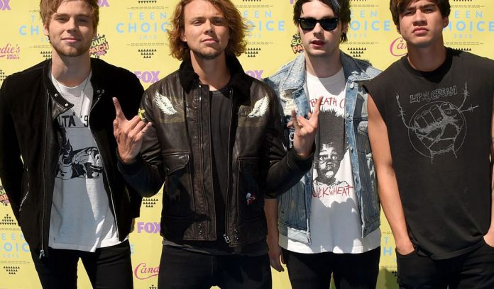 5-Seconds-of-Summer-attend-the-Teen-Choice-Awards-2015