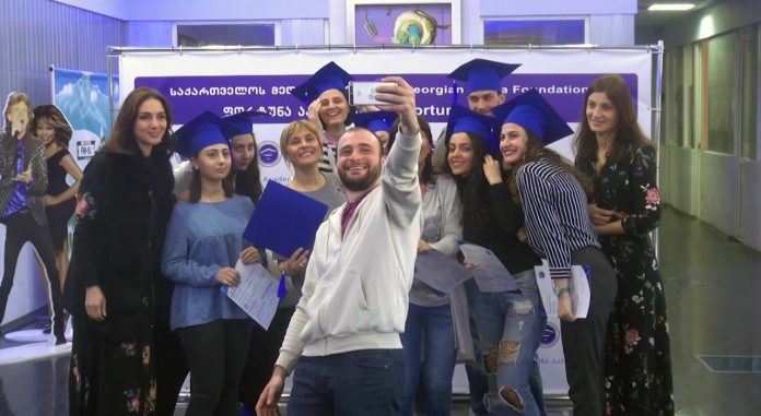 AKADEMIA.mp4_snapshot_02.56